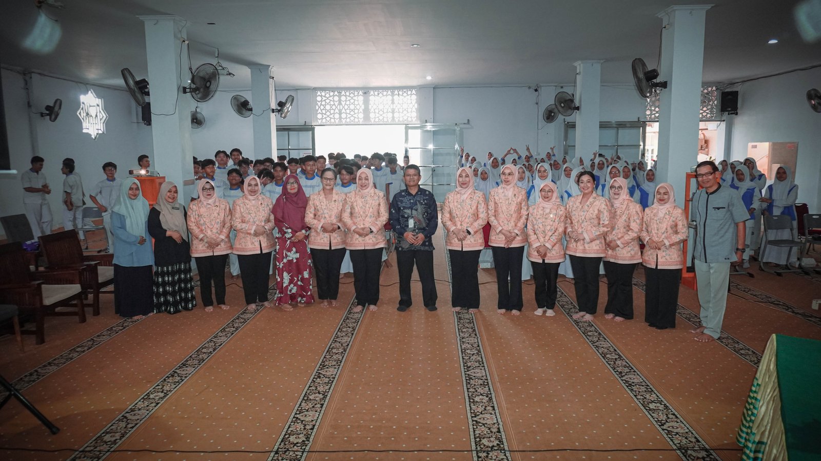 Sosialisasi Keamanan Siber Bersama DWP BSSN di SMP Al Hasra